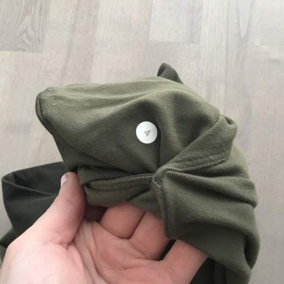 Lululemon Hight Waist (low convertible) Olive / Army Green Jogger Capri Pants - Picture 9 of 10